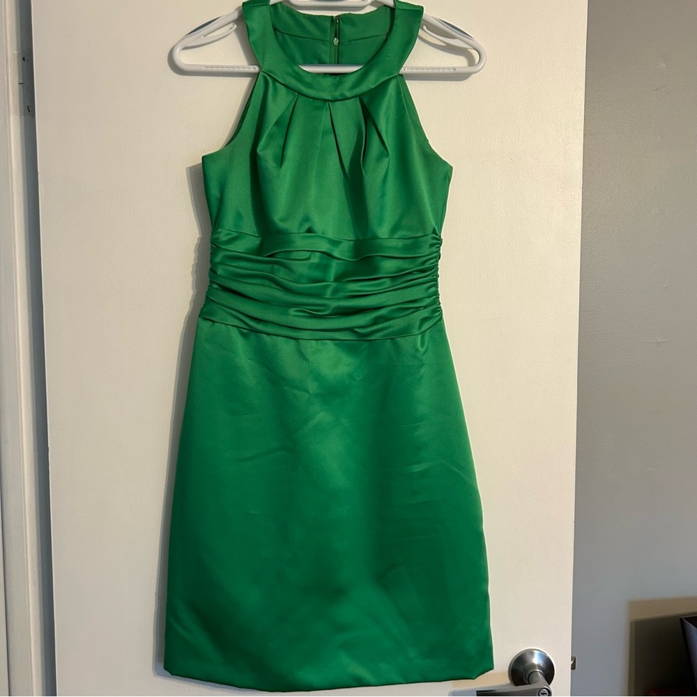 David's Bridal Vibrant Kelly Green Satin Halter Mini Dress Ruched Bodice Size 6 - Picture 2 of 5